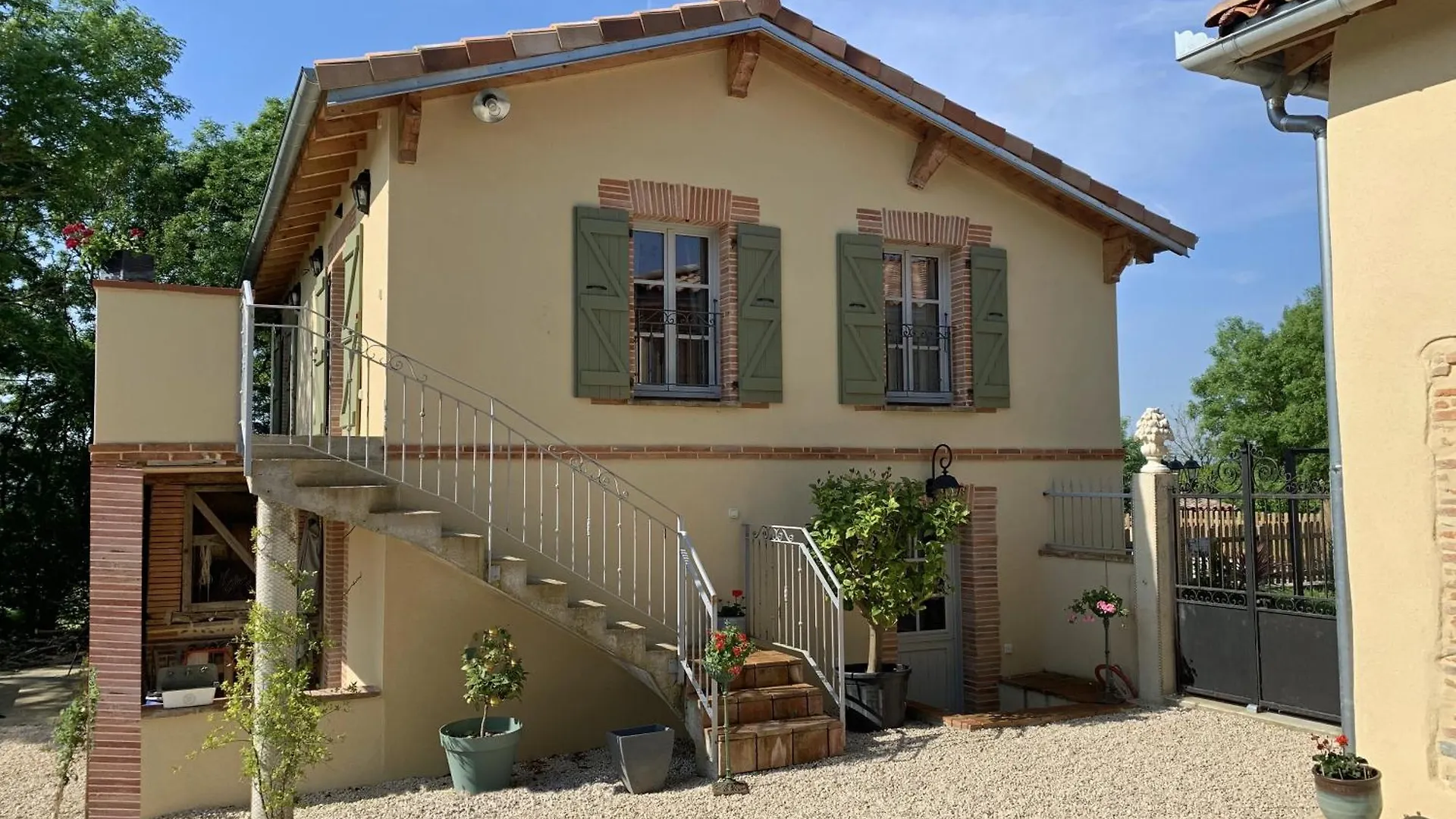 Gite De Campagne - Vue Jardin- Piscine Sajas