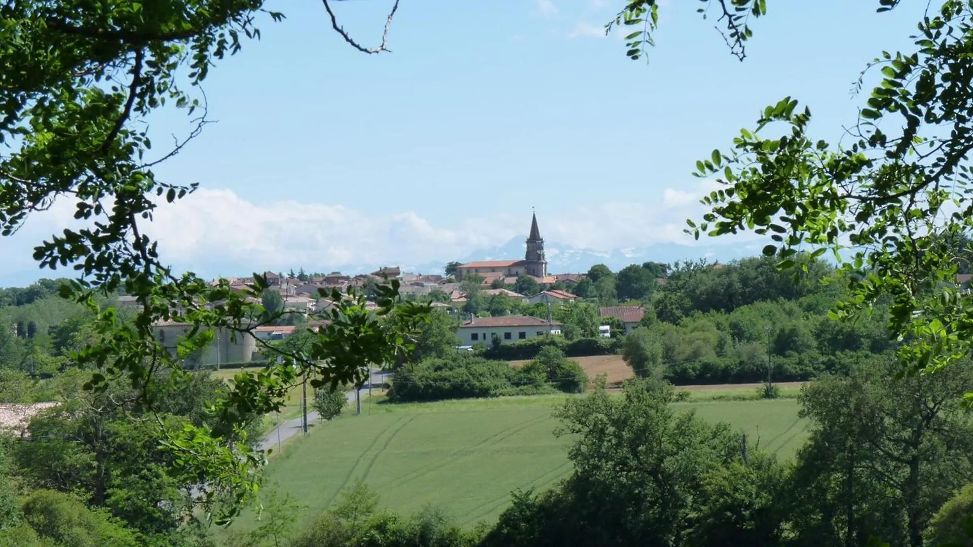 Gite De Campagne - Vue Jardin- Piscine Sajas Apartment